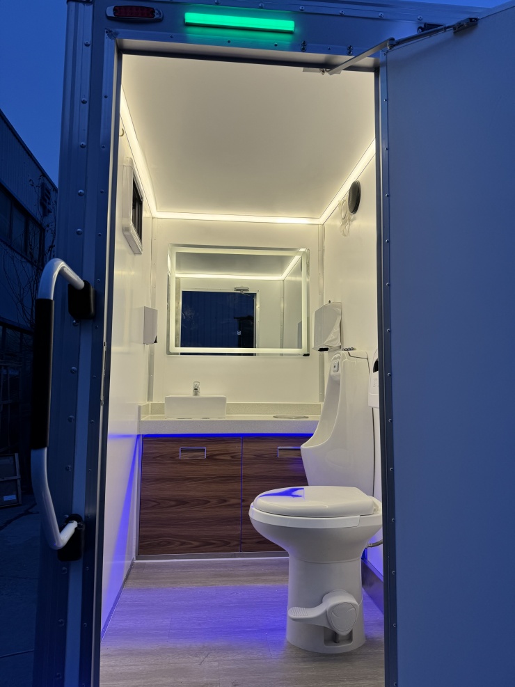 2 Station Toilet Trailer, Luxury Mobile Toilet Trailer