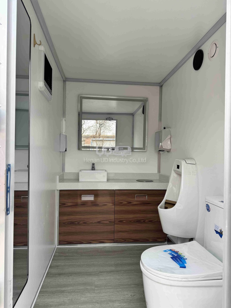 3.6m 2 Station Outdoor Toilet Trailer